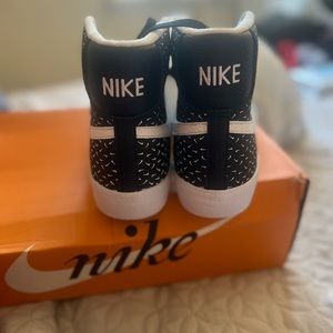 Nike shoes size 7